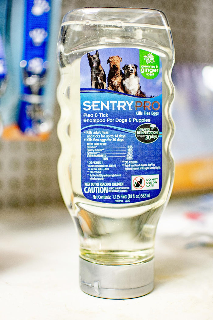 FLEA AND TICK SHAMPOO 18OZ SENTRY PRO - 073091019176