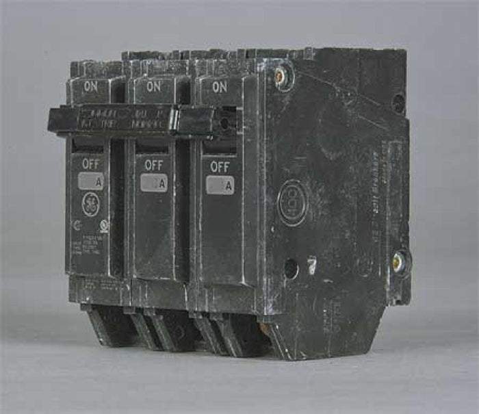 CIRCUIT BREAKER 100AMP 3 POLE 1" G.E. - 783164012163
